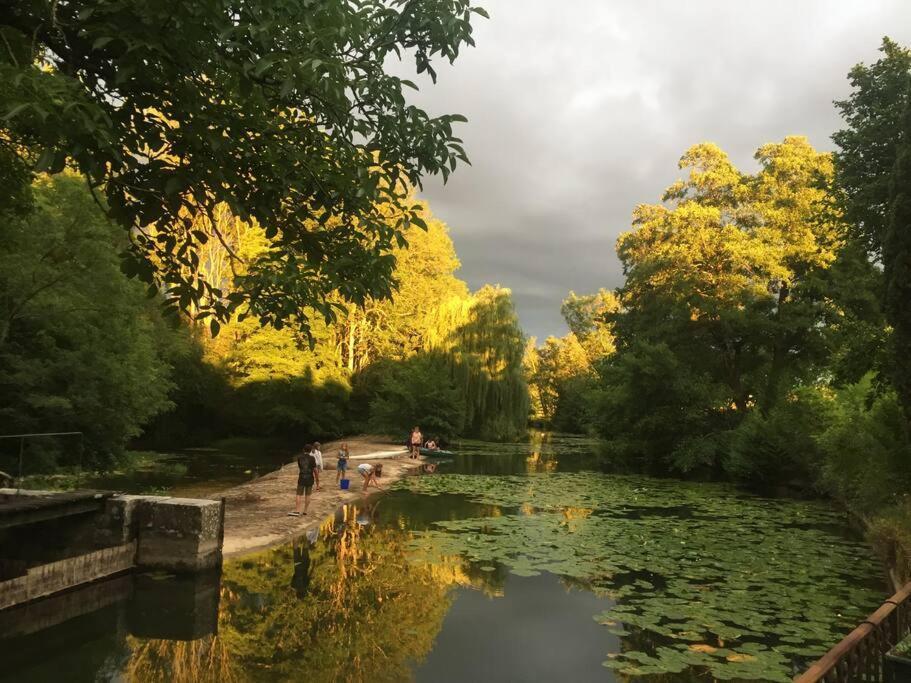 Villa Magnifique Moulin proche Chablis, jacuzzi et rivière à Annay-sur-Serein Extérieur photo