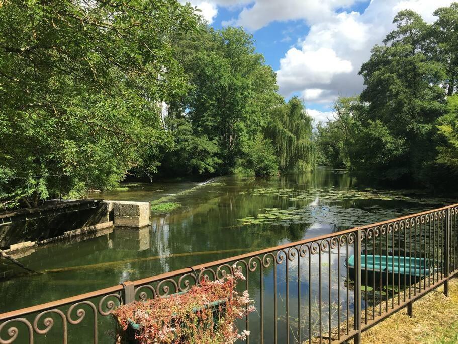Villa Magnifique Moulin proche Chablis, jacuzzi et rivière à Annay-sur-Serein Extérieur photo